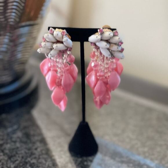 EARRINGS- Vintage Nightingale earrings – clip -  join the pink craze - Picture 1 of 6